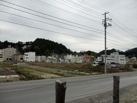 周辺に残っている建物も大きな被害を受けた